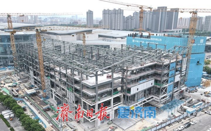 山东国际会展中心（配套部分）项目会展区域总体钢结构完成过半