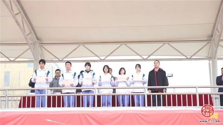 春风拂泉城 策马启新程 ——2026 年济南中小学春季开学典礼亮点纷呈