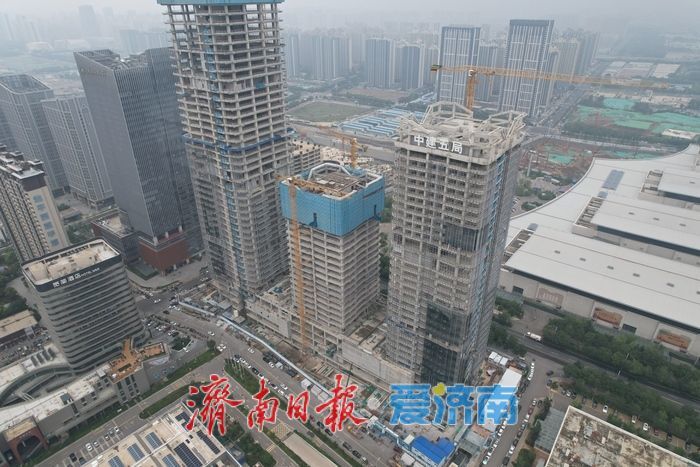 项目强省会｜济南万融云城二期项目玻璃幕墙安装有序推进