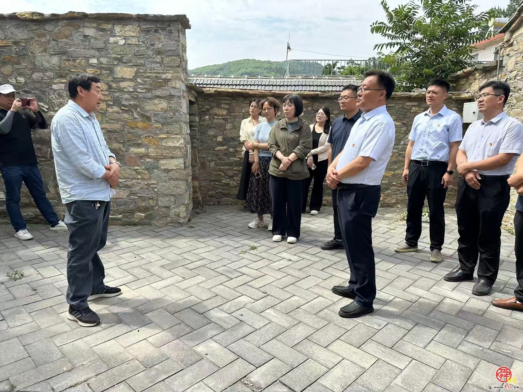 党建引领护泉水 共建生态新未来 ——济南市城乡水务局泉水保处党支部等六个基层党组织联合开展世界环境日主题党日活动