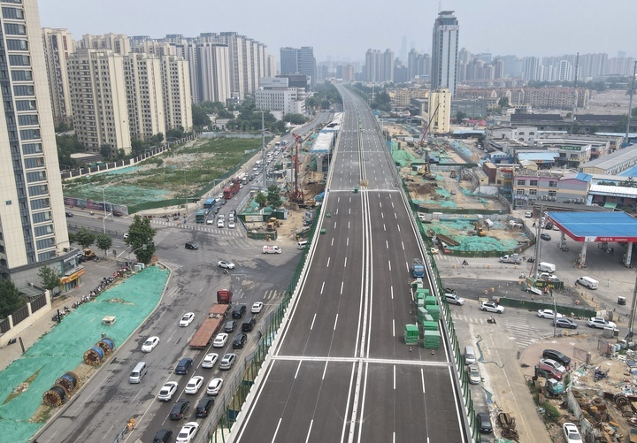 济南二环东路高架路北段新建高架展露新貌