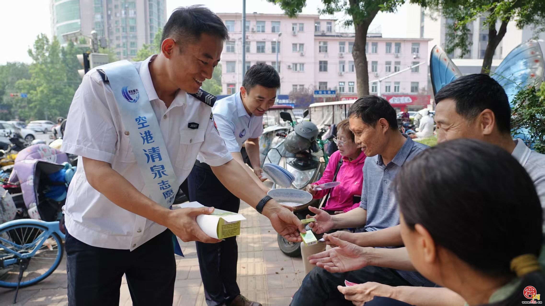 济南机场“清泉服务”助力学子圆梦