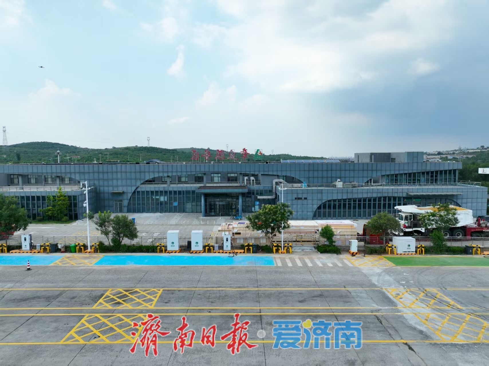 不止修路护路，更为电动重卡“护航” 山东高速：从“过路服务”到“补能担当”