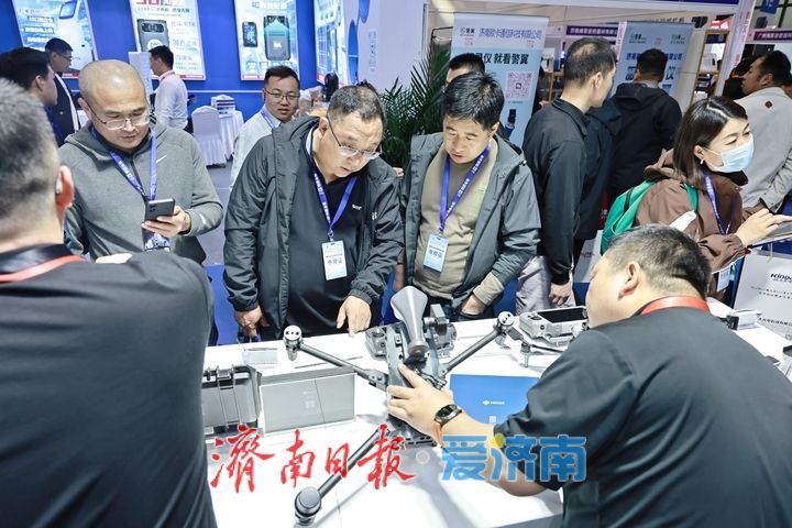 全品类无人机亮相展会 硬核科技成现场吸睛焦点