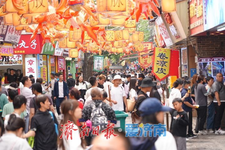 一年四季 泉在济南｜宽厚古街烟火气拉满  五一假期人潮涌“热”不停