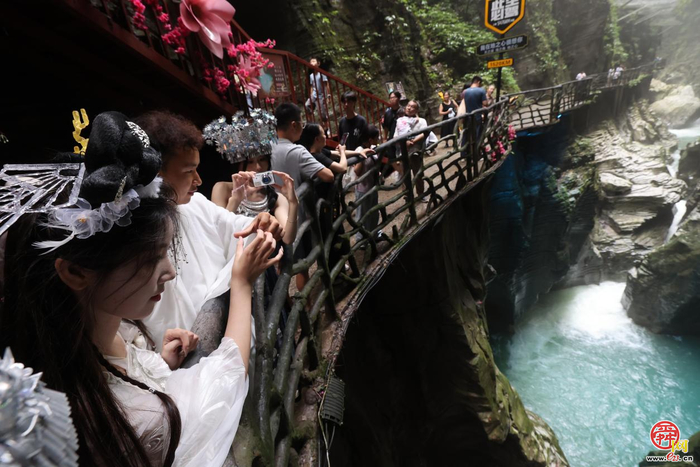 春游打卡正当时 恩施地心谷多项惠民政策暖心上线