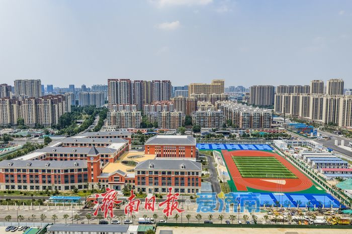 工业南路北小学项目挂牌命名“济南高新区贤达学校”，项目进入收尾阶段