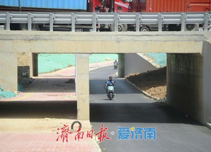 新建零点枢纽互通立交增设行人桥涵，确保安全有序“各行其道”