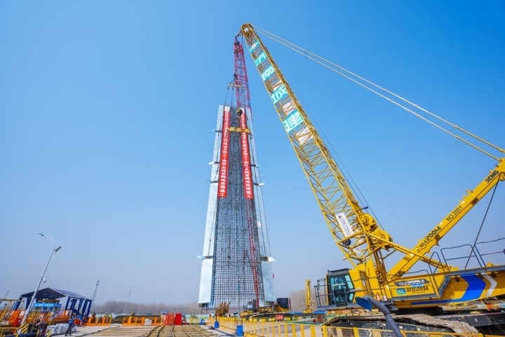 航天大道穿黄隧道工程首幅地连墙钢筋笼顺利完成吊装