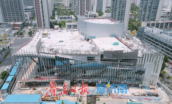 项目强省会｜济南中央商务区艺术剧院项目外立面玻璃幕墙安装已达八成
