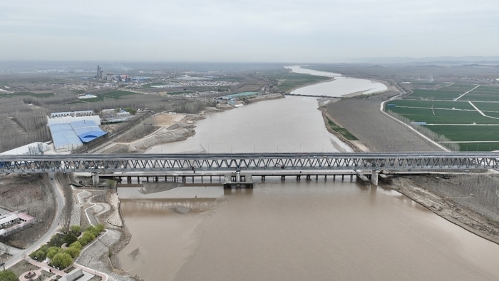 在“千层蛋糕”里捅“马蜂窝” 建邦聊泰黄河公铁大桥这样建成