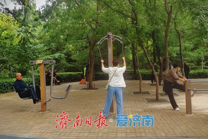一年四季 泉在济南丨乐享秋日好时光 林间健身展活力