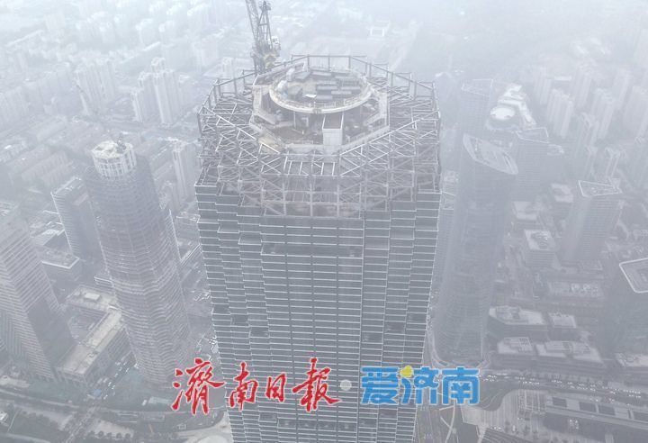 项目强省会｜792块单元体板块全部进场，济南“第一高”塔冠幕墙安装有序推进