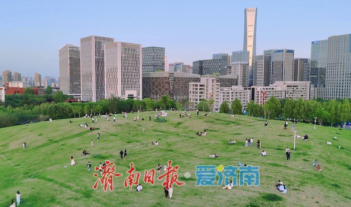 一年四季 泉在济南丨在济南，有一种浪漫叫“去菠萝山一起躺平”