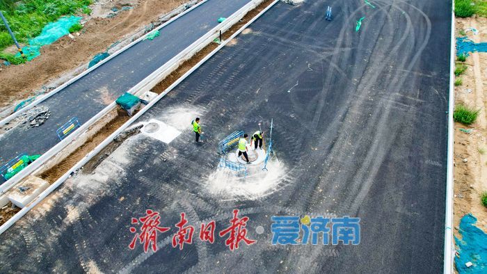 济南地铁6号线位里庄站东侧道路封闭施工