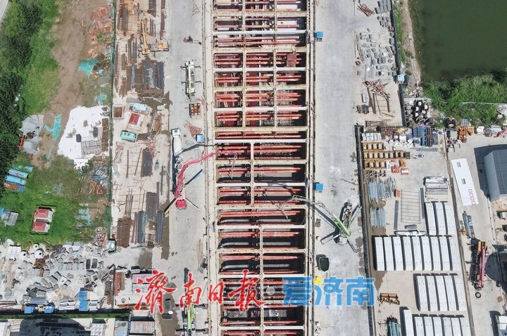 项目强省会｜济南黄岗路黄河隧道工程北岸明挖隧道段完成封底施工