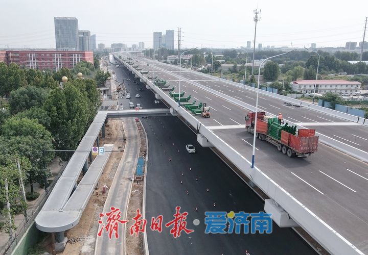项目强省会｜隔音声屏障、交通标识牌陆续安装，济南工业北路快速路东延全速冲刺10月通车
