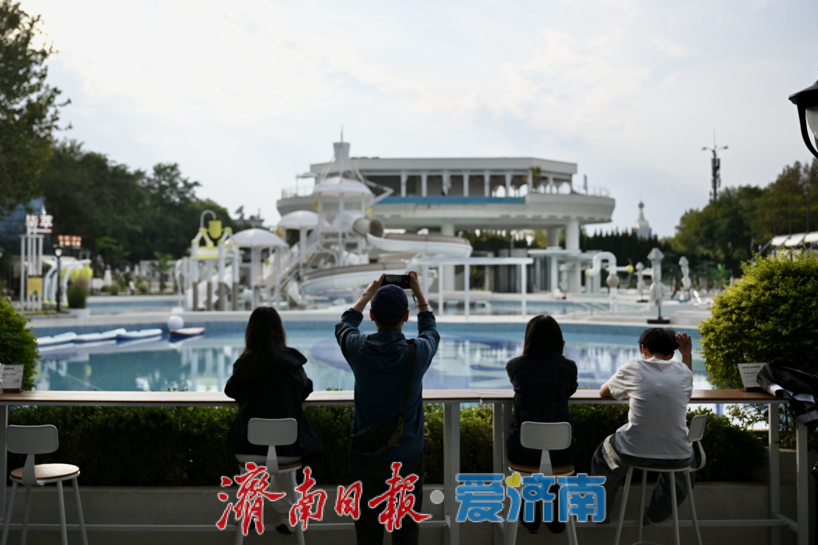 人气聚拢消费升温！泉城公园自然造物街区激活公园商业新活力