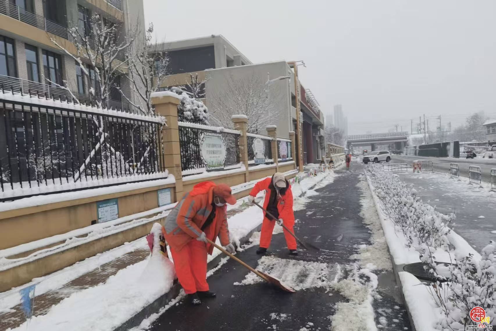 暴雪如至，济南城管人昼夜“雪战”确保全城畅行