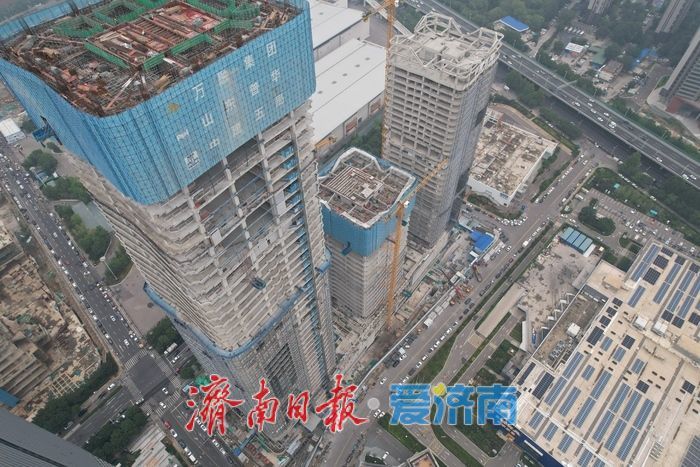 项目强省会｜济南万融云城二期项目玻璃幕墙安装有序推进