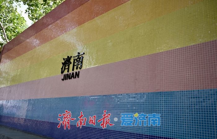 济南天桥区“彩虹墙”成网红新地标，艺术赋能带动老街消费热潮