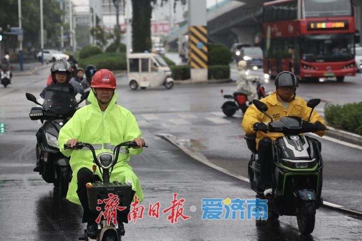 台风携雨到访济南 高温退场凉意来袭