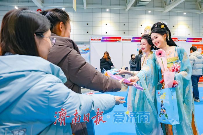 “天下泉城聚天下英才”中国·济南第五届高层次人才招引大会启幕