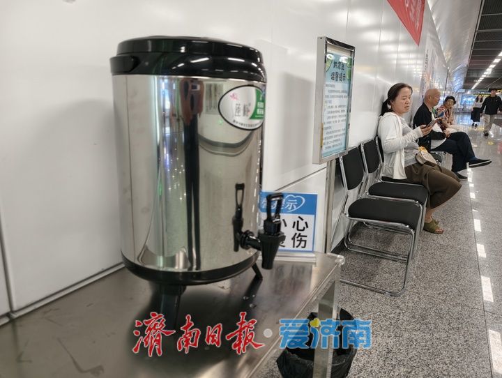 一站清凉意！济南地铁纳凉区市民避暑享惬意