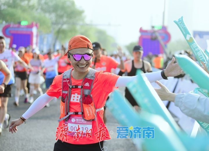 今日开跑！2026泉城马拉松，一场以“为民”为底色的温暖奔赴