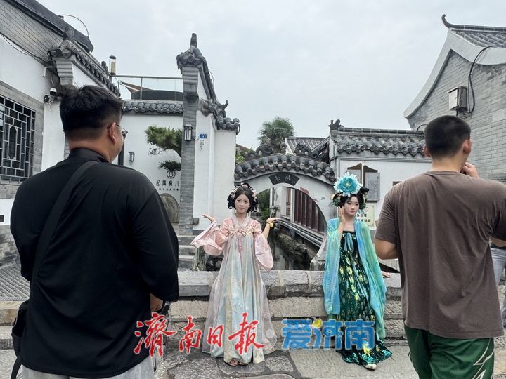 一年四季 泉在济南丨一袭古装，邂逅起凤桥泉巷风光
