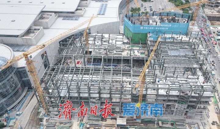 山东国际会展中心（配套部分）项目会展区域总体钢结构完成过半