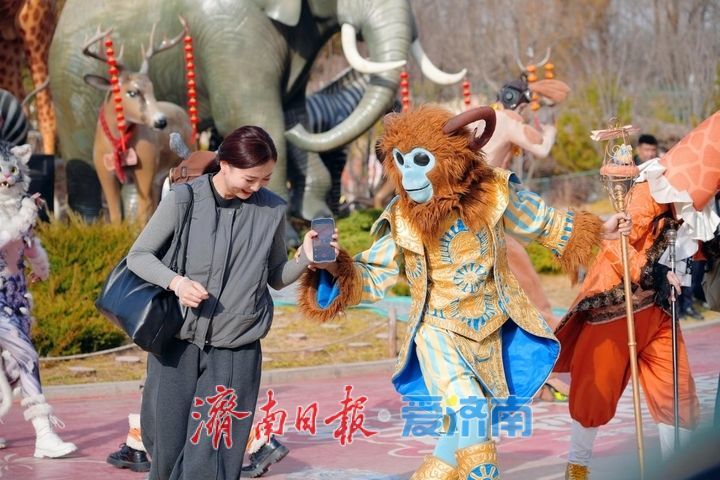 新春走基层｜客流高峰遇暖心坚守 济南野生动物世界初五迎春服务“不打折”