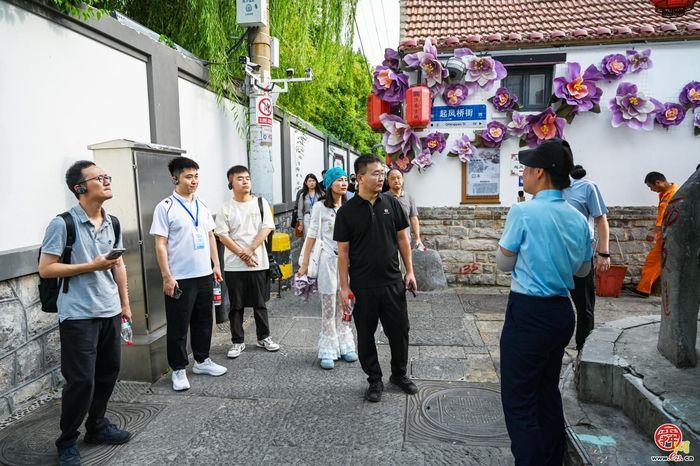 漫步老城看“城新” 全国知名媒体总编辑品泉城新颜