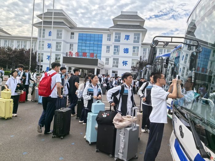 破解学生上学出行难题  济南定制公交“暖心”守护学子求学路