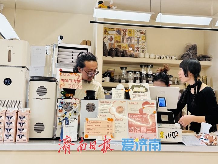 历史当“导游”，小店会“写诗”：“网红街区”不“网红”