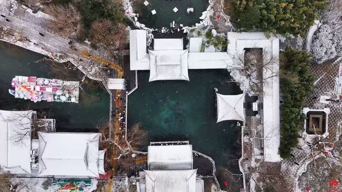 春雪飞舞落泉城