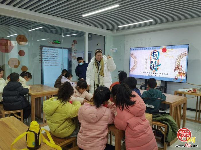 刺探非遗 绣寻鲁韵 王舍人街道万象新天西区社区开展非遗工坊