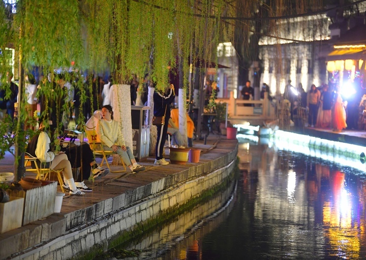 夜游老街品味泉城，清明旅游高峰提前到来