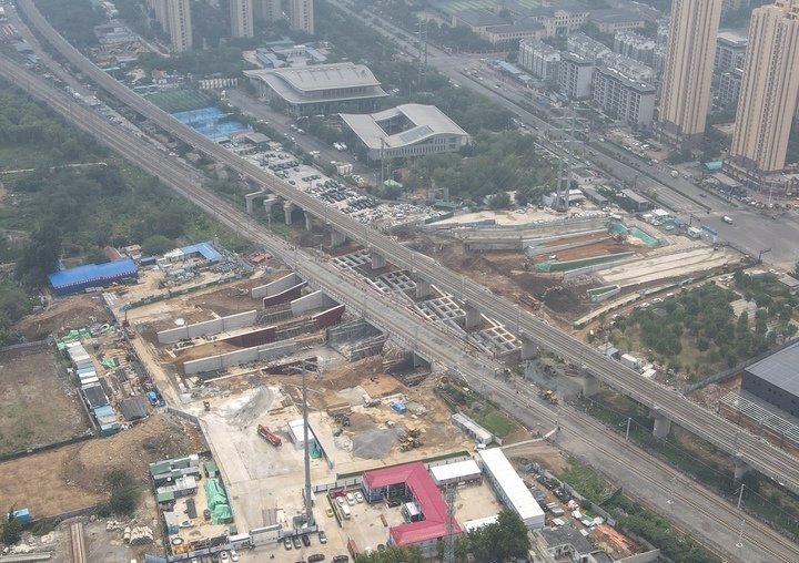 奥体西路北延下穿铁路桥工程有序推进