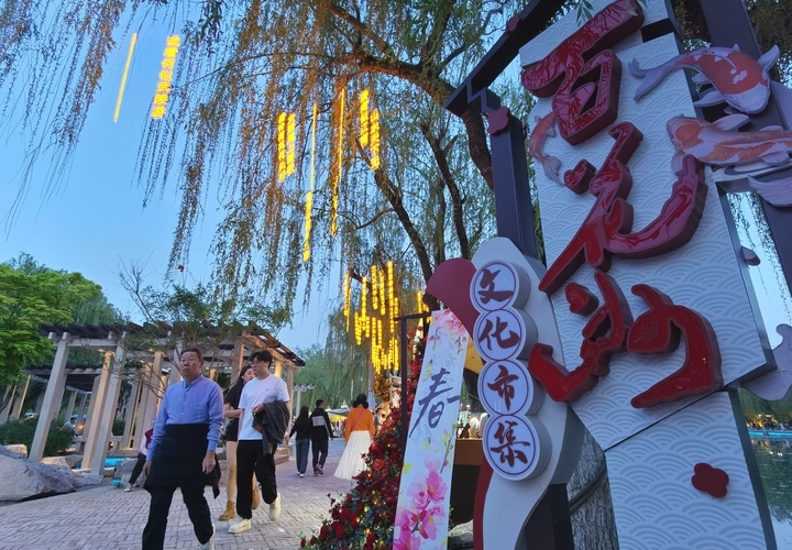 华灯初上，百花洲历史文化街区扮靓老城