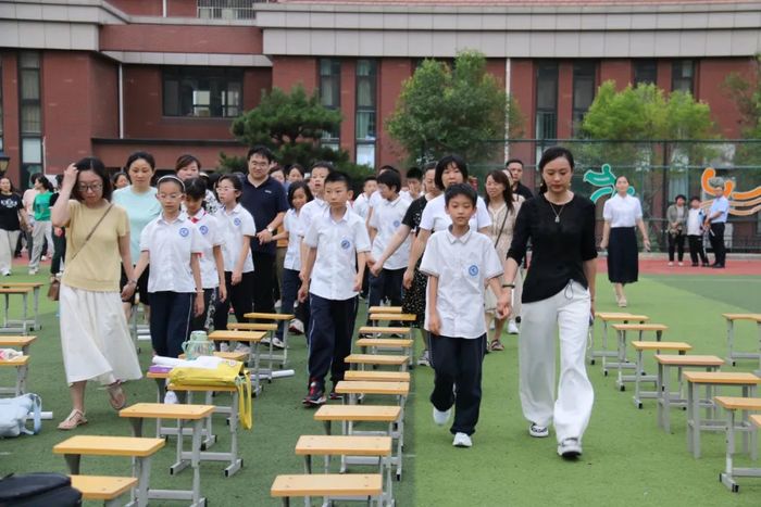 这场毕业典礼，给高新区凤凰路学校的孩子们留下了难忘回忆