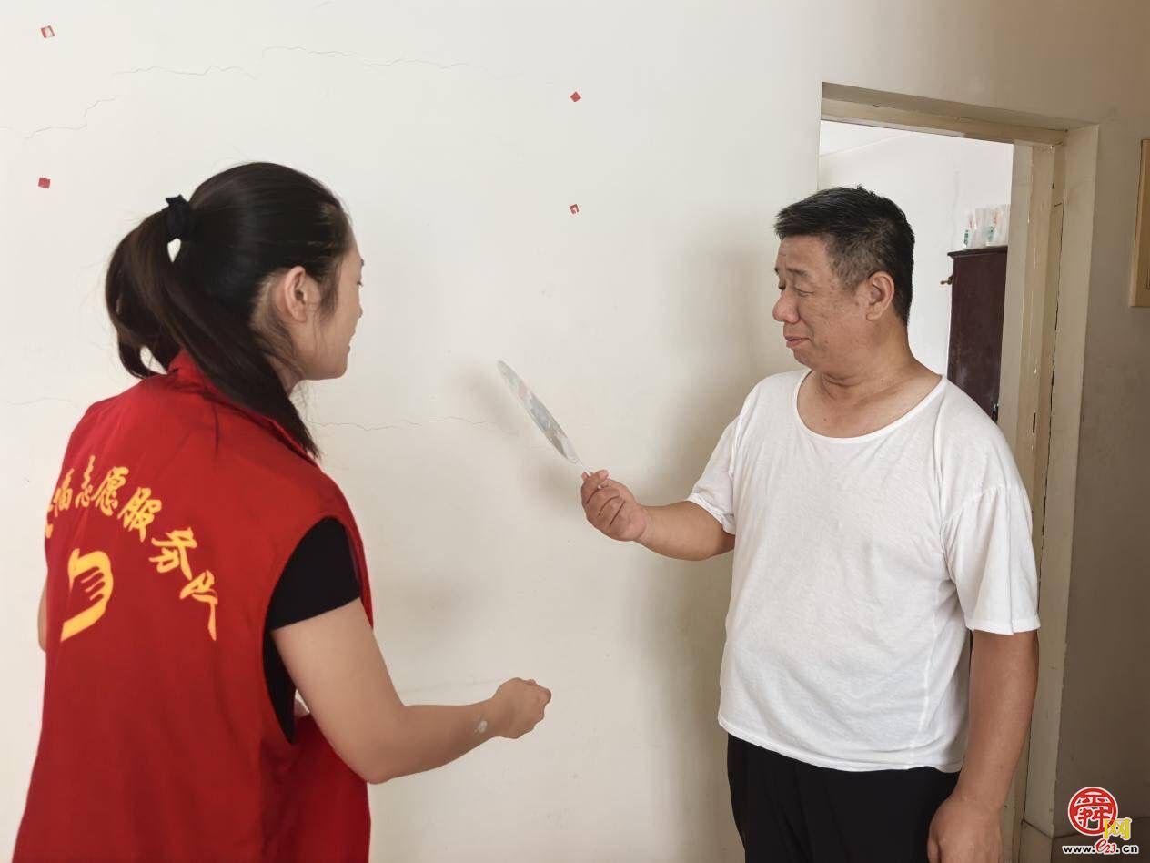 全福街道农科院社区志愿者开展垃圾分类“敲门行动”