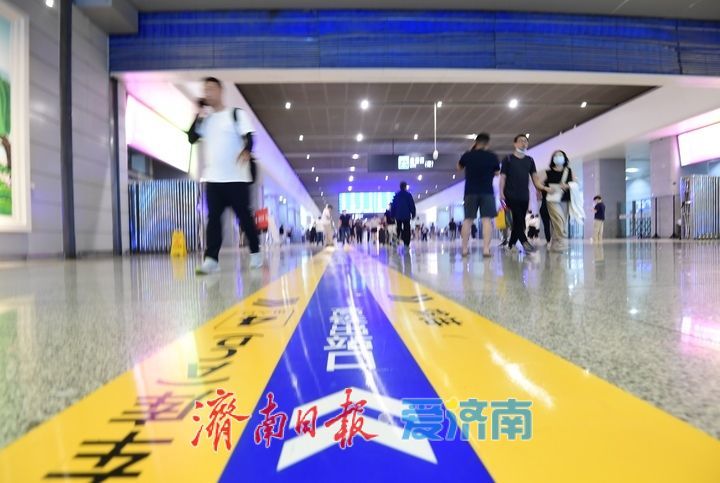 济南东站铁路换乘地铁免安检首日 旅客“丝滑”换乘
