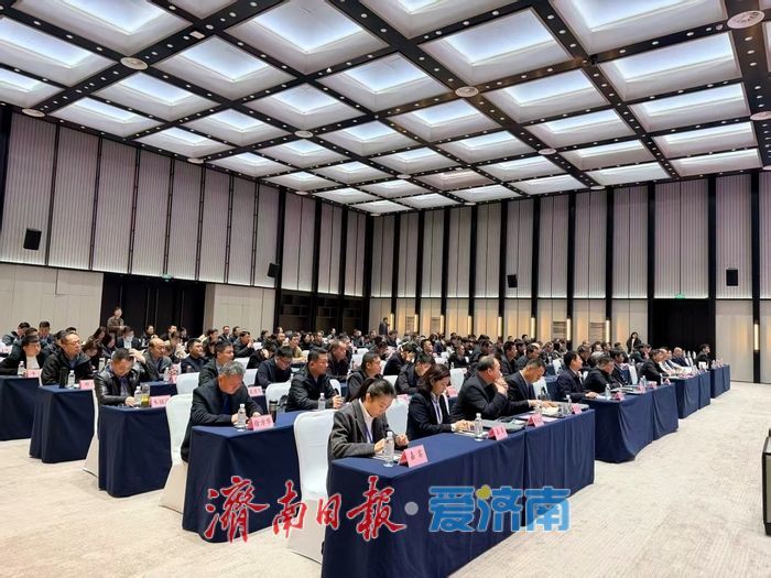 全国50余家企业在济共商“公交+旅游”融合发展大计