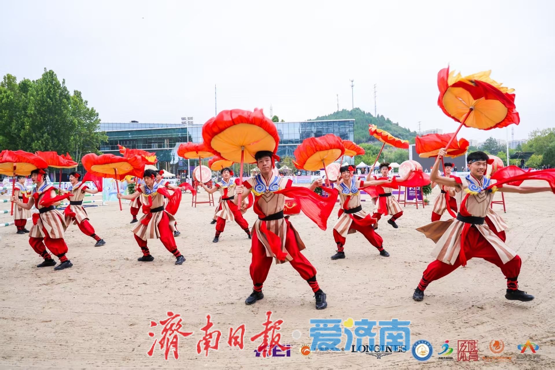 2025年国际马术场地障碍赛暨济南公开赛启幕 名士济南·马韵泉城主题展与非遗市集同步亮相