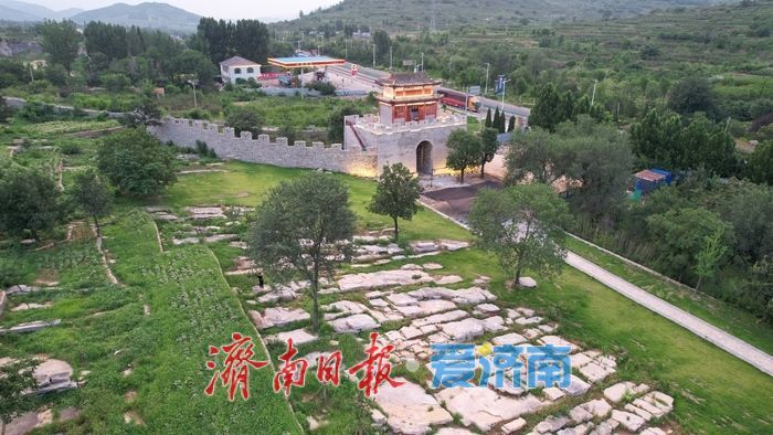 锦阳关披“新装” 亮化工程点亮古雄关