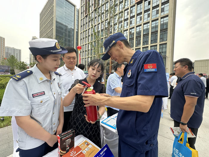 山东省暨济南市“安全宣传咨询日”活动举行