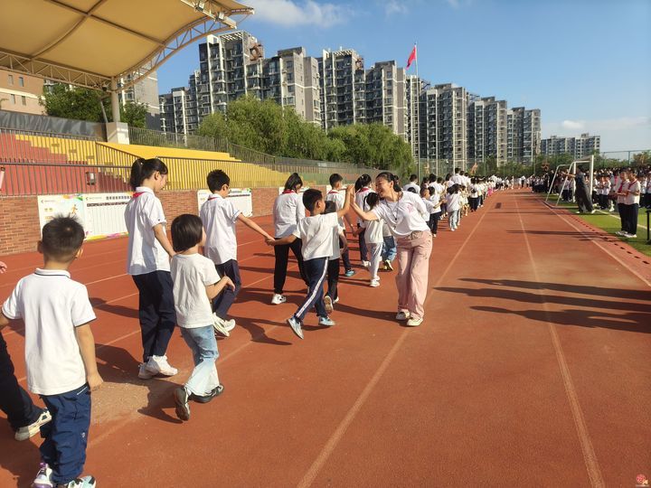 幸福启航  从心出发—济南市历下区龙德学校2026年秋季开学典礼