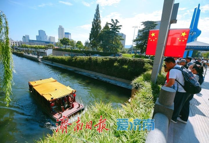 泉城国庆假期首日：满城笑语，处处欢腾