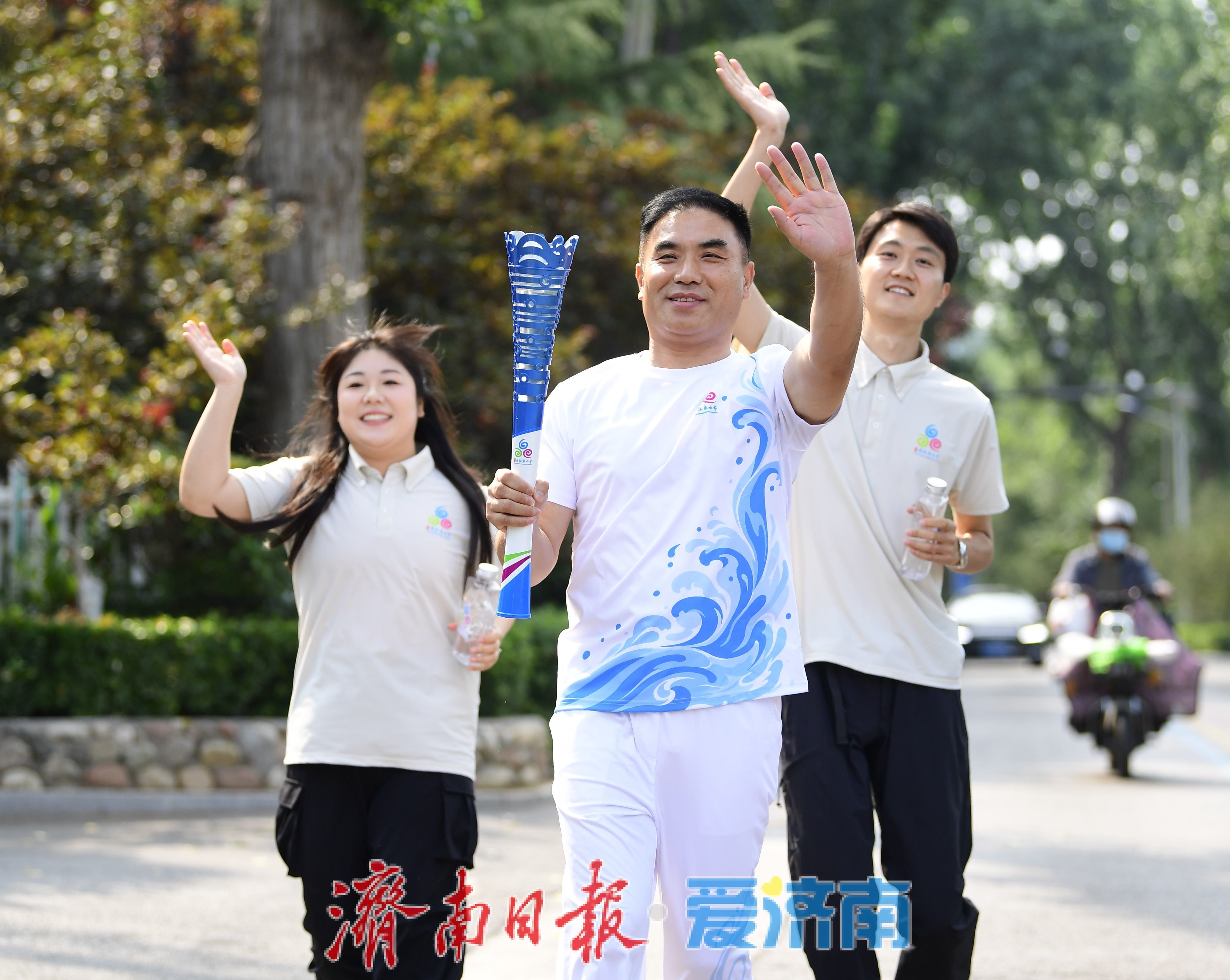 泉源传炬润南山 精神赓续耀泉城 泉群取水及泉炬传递活动走进南部山区